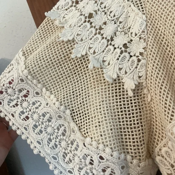 Oli & Hali Cream Lace Blouse - Picture 2 of 4